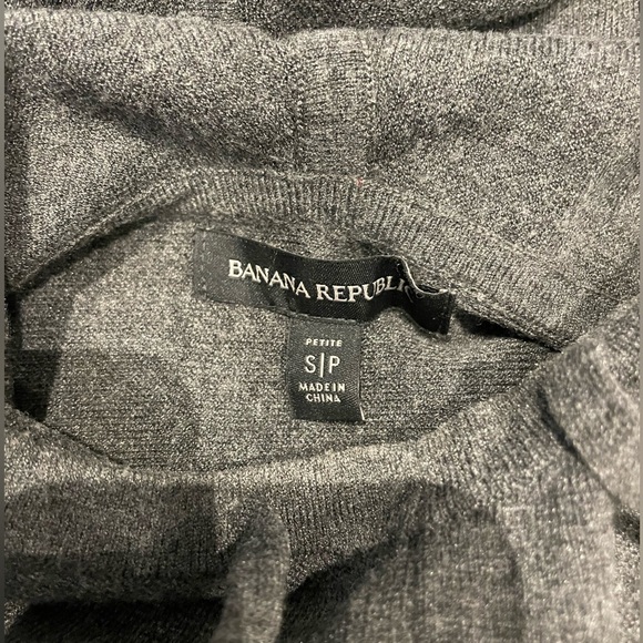 Banana Republic - grey hooded sweater - loose fit; worn twice - Picture 2 of 3